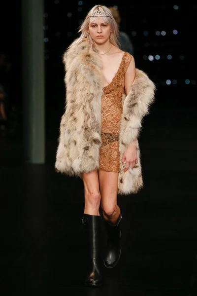 Look 8